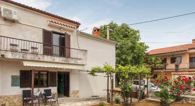 Beautiful Home in Tar With 2 Bedrooms and Wifi