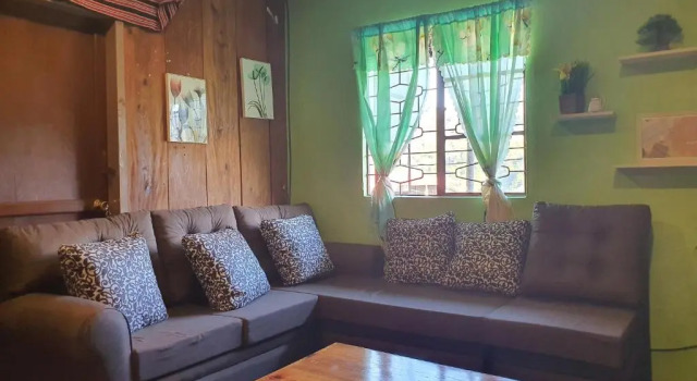 Adelle's Transient, spacious 3-bedroom homestay, Забронировать Отель Ла-Тринидад Лусон
