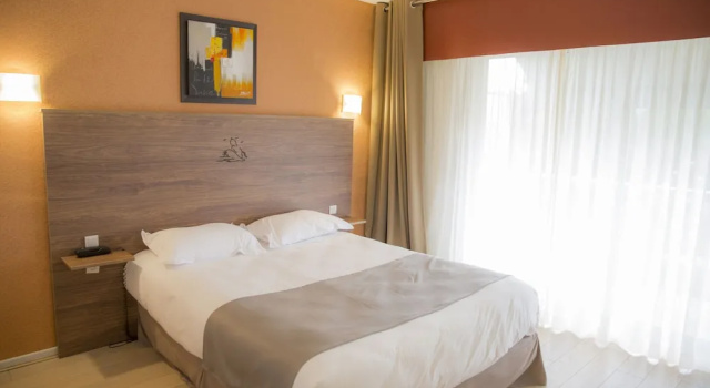 Двухместный номер Standard с балконом и с видом на сад Arc Hôtel Sur Mer