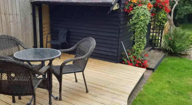 Коттедж Riverside Lodge Pied a Terre