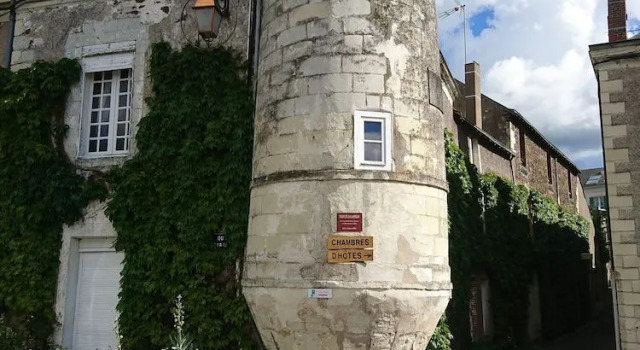 Chambres d'Hotes Tour de la Gabelle, Rezerwuj Hotel Mauges-sur-Loire Francja