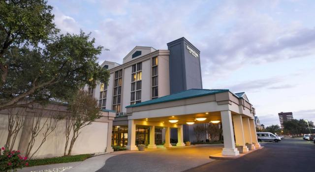 Номер Standard DoubleTree by Hilton DFW Airport North