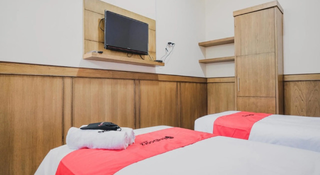 RedDoorz Plus @ Jalan Dr. Cipto Mangunkusumo Lampung, Book Hotel Bandar Lampung Sumatra