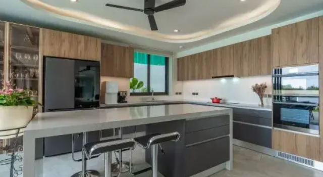 Lakeside 5-BR New Pool Villa in Gated Community, Забронировать Вилла Бизнес-отели острова Пхукета, рядом с Храм Чалонг, 4* 5*