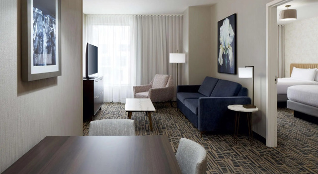 Четырёхместный люкс c 1 комнатой Hilton Garden Inn Montreal Midtown, Quebec, Canada