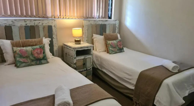 Point Village Accommodation - Santos 35, Забронировать Отель Отели Mossel с парковкой, Парковка
