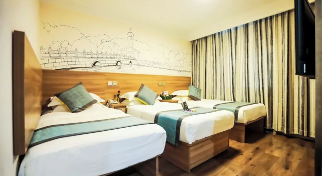 Трёхместный номер Business Zhong An Hotel Beijing Former Residence of Journalist Edgar Snow