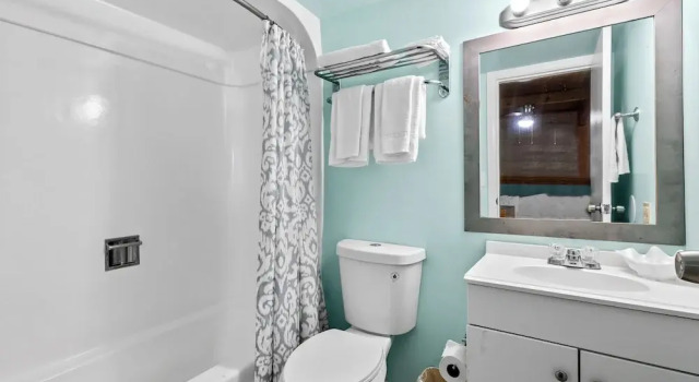Студия Oceanfront Inn Room #5 - Standard Room - King Bed