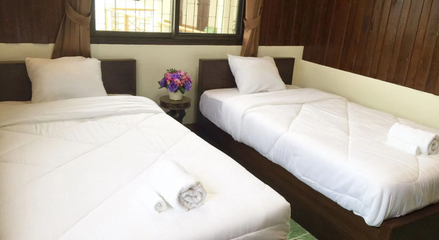 Phrasing Guesthouse, Забронировать Отель Отели Чиангмай с парковкой, рядом с Wat Srisupan, Парковка