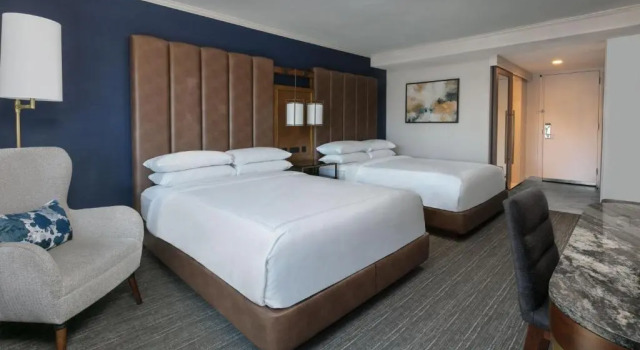 Четырёхместный номер Standard с видом на город Boston Marriott Long Wharf