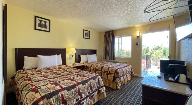 Четырёхместный номер Standard Motel 7 - Near Six Flags, Vallejo - Napa Valley
