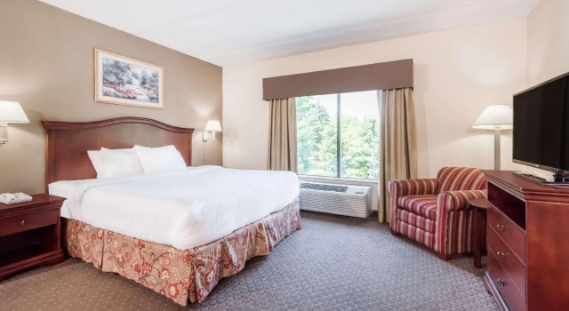 Двухместный люкс Ramada by Wyndham Harrisburg/Hershey Area