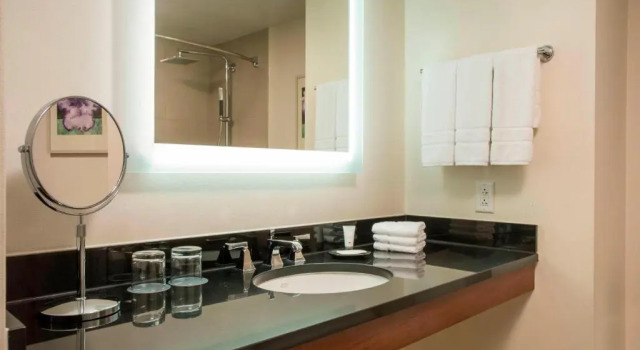 Номер Parlor с видом на город The Westin Boston Seaport District