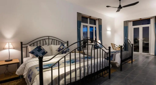 Трёхместный номер Superior с балконом и с красивым видом из окна Boutique Kampot Hotel