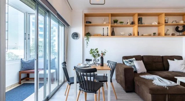 Rustic 1-BR Apt in Mackenzie-Larnaca, Book Hotel Larnaka Larnaca Region