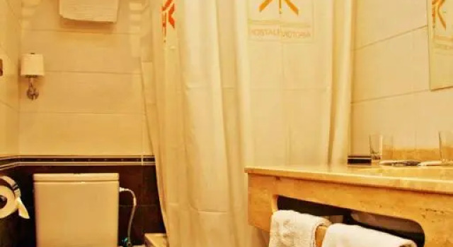 Трёхместный номер Standard с красивым видом из окна Hostal Victoria I