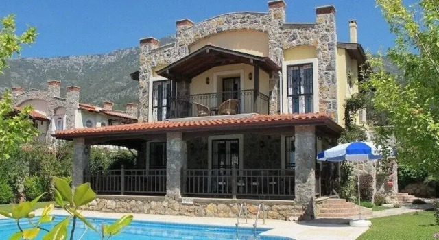 Villa XT37 by JoyLettings