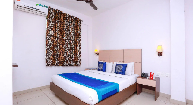OYO 7181 VR Inn, Забронировать Отель Отели Коччи 3 звезды, рядом с Остров Болгатти, 3*