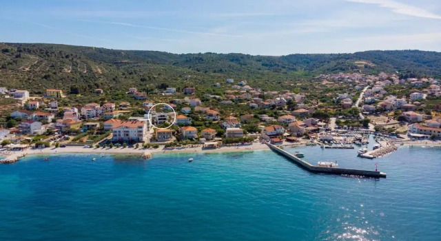 Вилла Villa Lady Maris with heated private pool, 5 en-suite bedrooms, 70m from beach