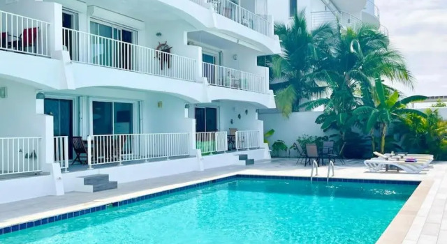 Stunning 2bed-2bath with pool on Simpson Bay Beach