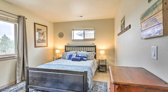 Family-friendly Bend Home w/ Hot Tub & Yard!, Rezerwuj Hotel Bend Bachelor