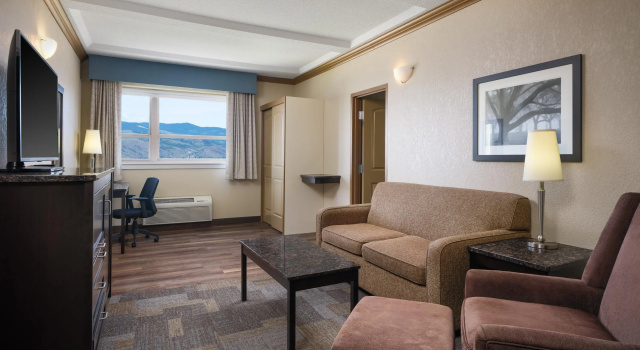 Двухместный люкс с видом на горы Best Western Plus Kamloops Hotel