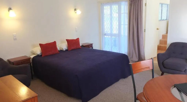 Студия Deluxe Colonial Court Motel