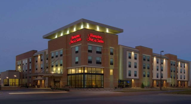 Hampton Inn & Suites Omaha-Downtown, Book Hotel Hoteller i Omaha med parkering, Parkering
