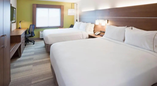 Четырёхместный номер Standard Holiday Inn Express Roseville-St. Paul by IHG