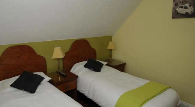 Двухместный номер Standard Wimblehurst Hotel