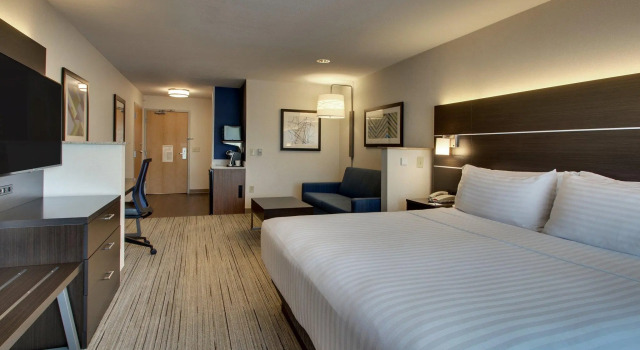 Двухместный люкс Holiday Inn Express Hotel & Suites Morris by IHG