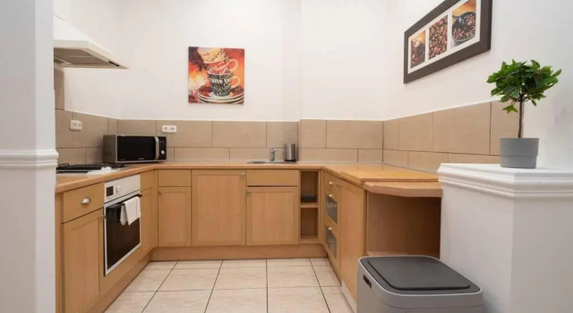 BEST located, 150 m2 5 bedrooms apt.,, Забронировать Отель Отели Будапешта с парковкой, рядом с Базар Королевского сада, Парковка