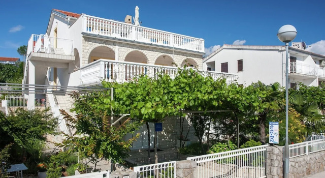 Modern Apartment with Balcony 250 Meters From the Beach And 300 M Krk Town Center