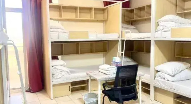 Кровать в общем номере (мужской номер) (Dubai) Lu-Inn