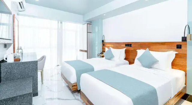Flower Street provides accommodations with free Wifi, air conditioning, Забронировать Отель Отели Солнечного берега с бассейном, рядом с Клуб GRAND, Бассейн
