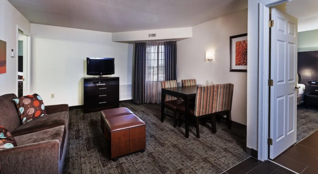 Люкс с 2 комнатами Staybridge Suites Woodland Hills by IHG