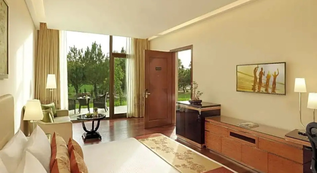 Двухместный номер Deluxe с видом на сад Taj Damdama Lake Resort & Spa, Gurugram
