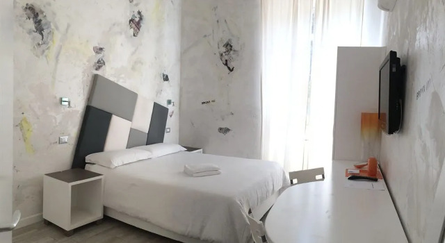 EverRoma guesthouse, Забронировать Отель Вокзал Термини , рядом с Вокзал Термини