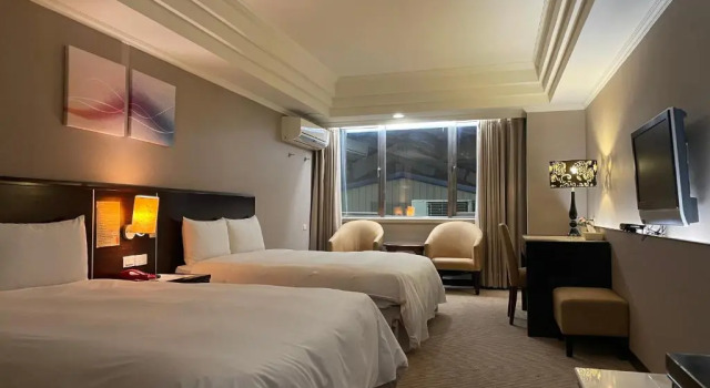 Четырёхместный номер Deluxe Felicity Business Hotel
