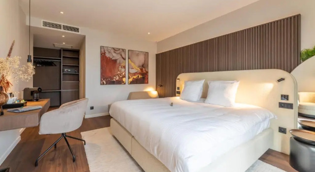 Полулюкс The CORNR Hotel