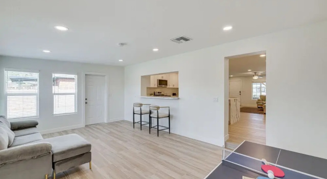 3 Mi to Old Town: Home w/ Game Room in Scottsdale!, Забронировать Дом для отпуска Отели Скотсдейл с парковкой, Парковка