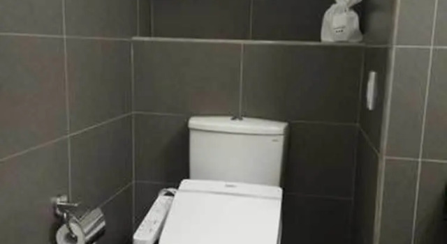 O podwyższonym standardzie dwuosobowy pokój i balkonem Jolley Hotel