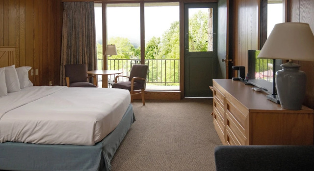 Двухместный номер Standard с балконом и с видом на озеро Buckhorn Lake State Resort Park