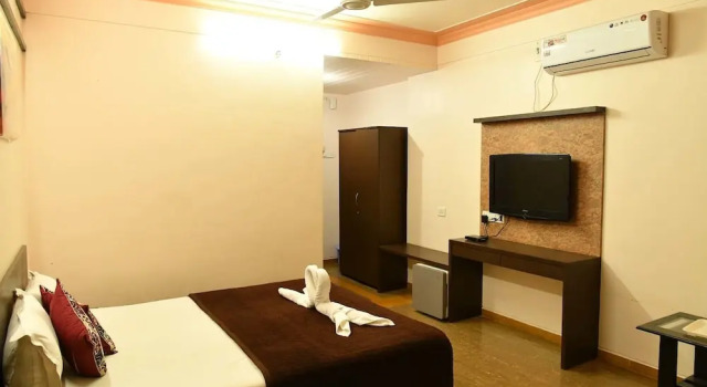 Hotel Mahabaleshwar Palace, Забронировать Отель Махабалешвар штат Махараштра, рядом с Озеро Венна