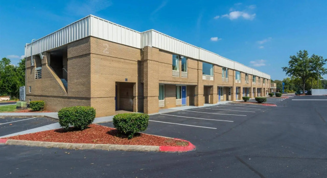 Econo Lodge Airport near Billy Graham Parkway, Забронировать Отель Отели Шарлотте с парковкой, Парковка
