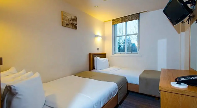 Трёхместный номер Standard Eden Plaza Kensington