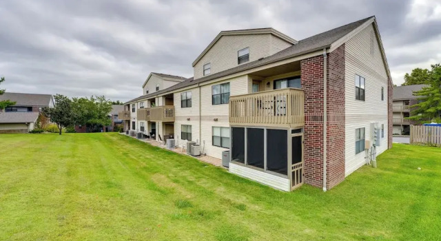 Fireplace, Indoor Pool Access! Family Branson Unit, Забронировать Отель Отели Table Rock Lake с парковкой, Парковка