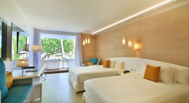 Четырёхместный номер Standard с балконом и с видом на океан La Creole Beach Hotel & Spa