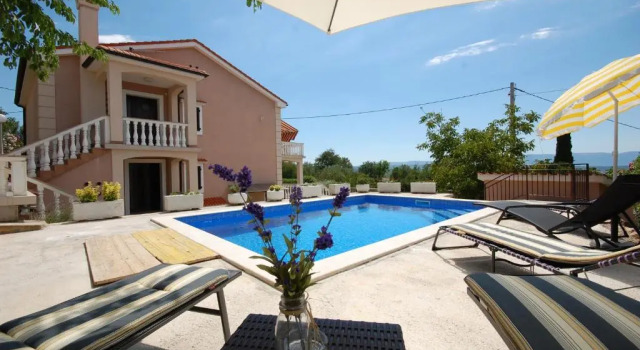 Apartment Krebelj, Prenota Appartamento Hotel a Isole Quarnerine con parcheggio, Parcheggio