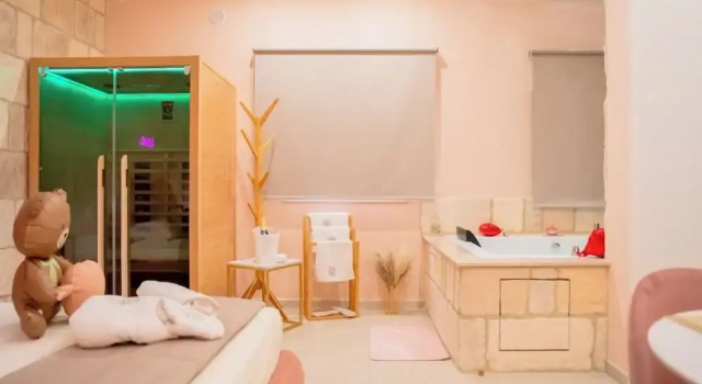 Roses Suite & Apartments